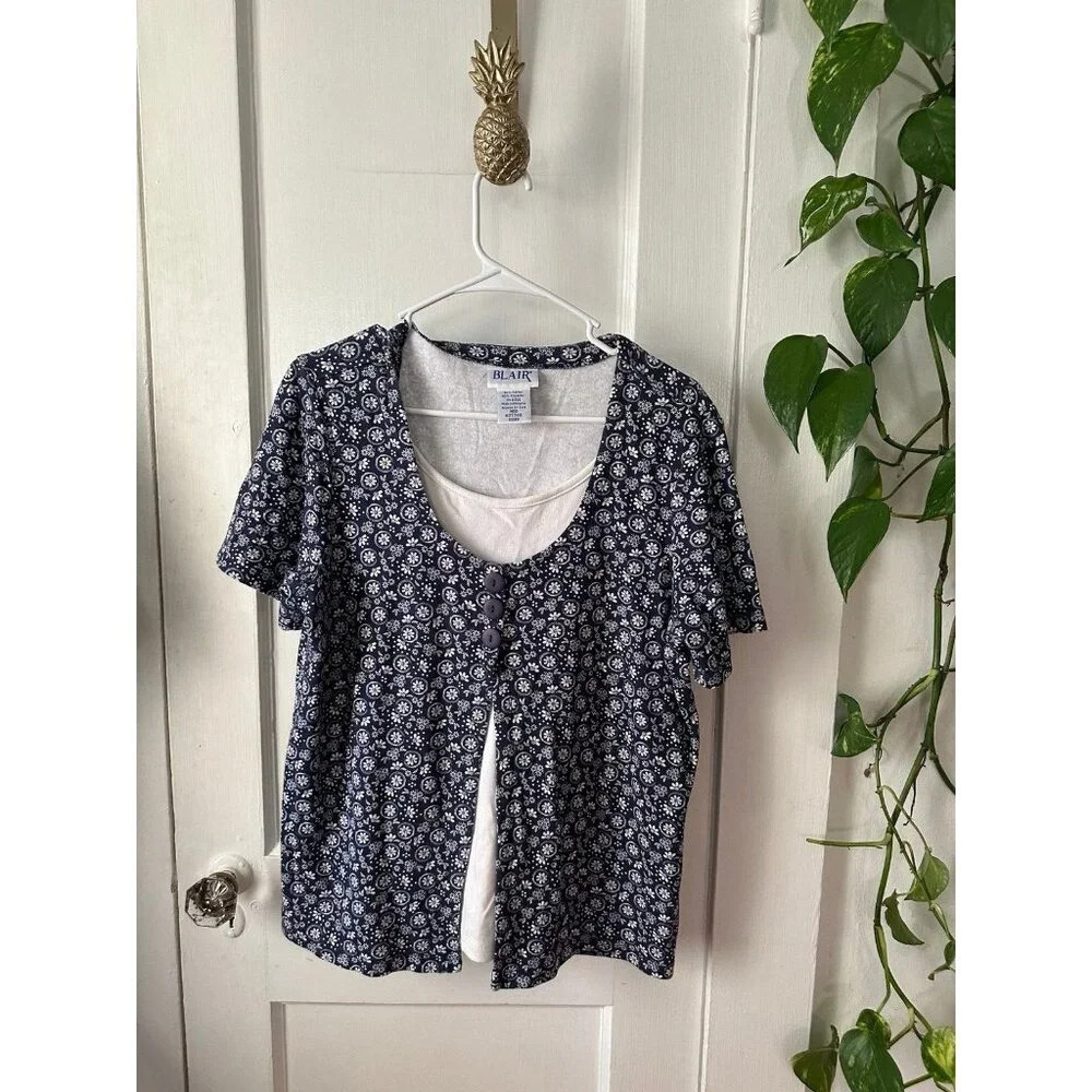 Blair Women’s size medium blue floral blouse
